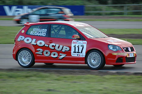 Casper Elgaard og Michel Nykjær kørte denne Volkswagen Polo Cup racer ind på en samlet 4. plads i sidste afdeling af DEC mesterskabet.
(Foto: Motorsporten.dk)